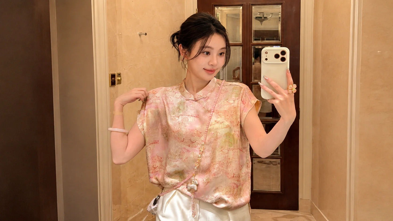 How to Wear a Mandarin Collar Top: Elegant Outfit Ideas for Everyday Life