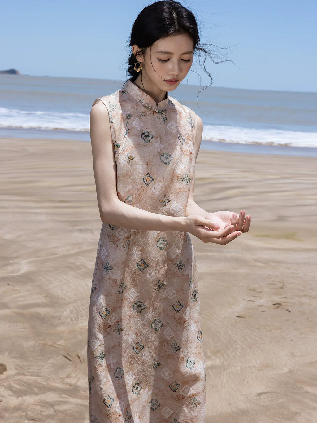 Close-up of the floral print and Mandarin collar on a sleeveless summer dress.