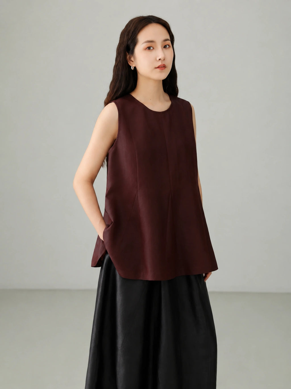 Burgundy Xiangyunsha silk sleeveless vest top with natural matte texture and modern Chinese inspired design