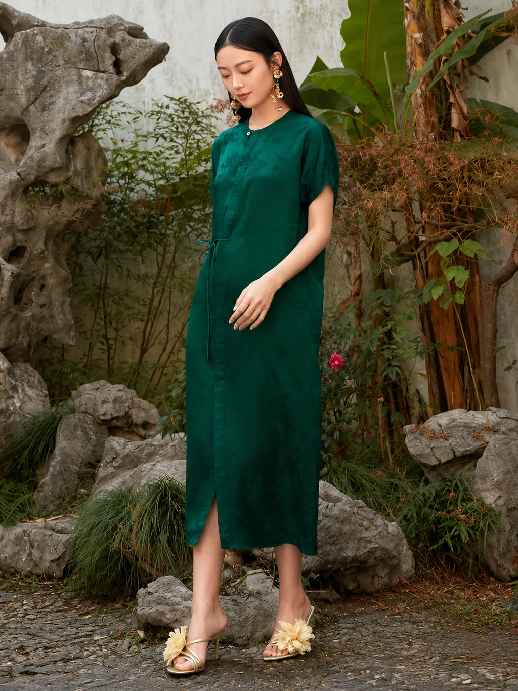 Side view of emerald green waist tie jacquard midi dress.