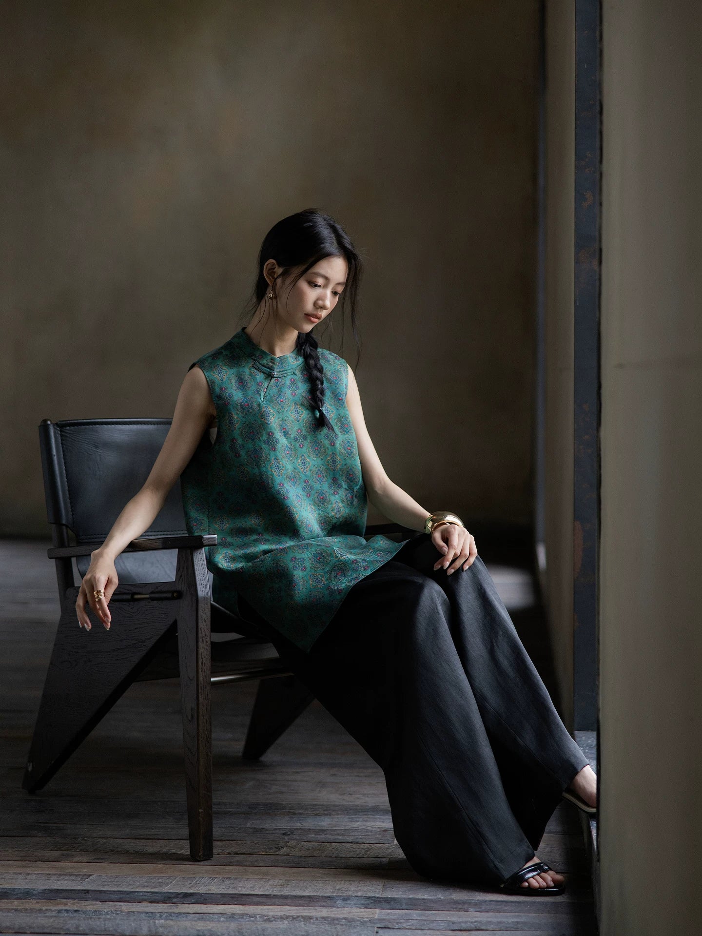 Model wearing an emerald Gambiered Silk sleeveless jacquard tunic with wide-leg trousers.