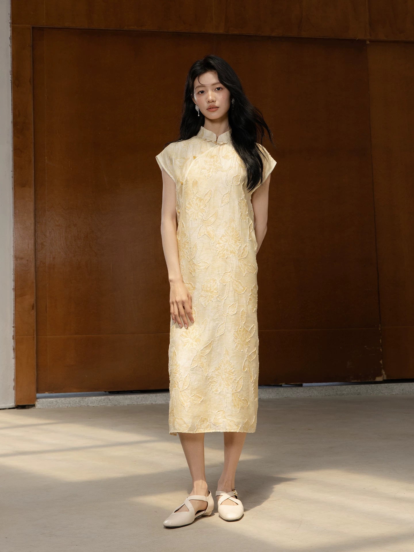 Full-length floral textured midi dress featuring a Mandarin collar and elegant straight fit