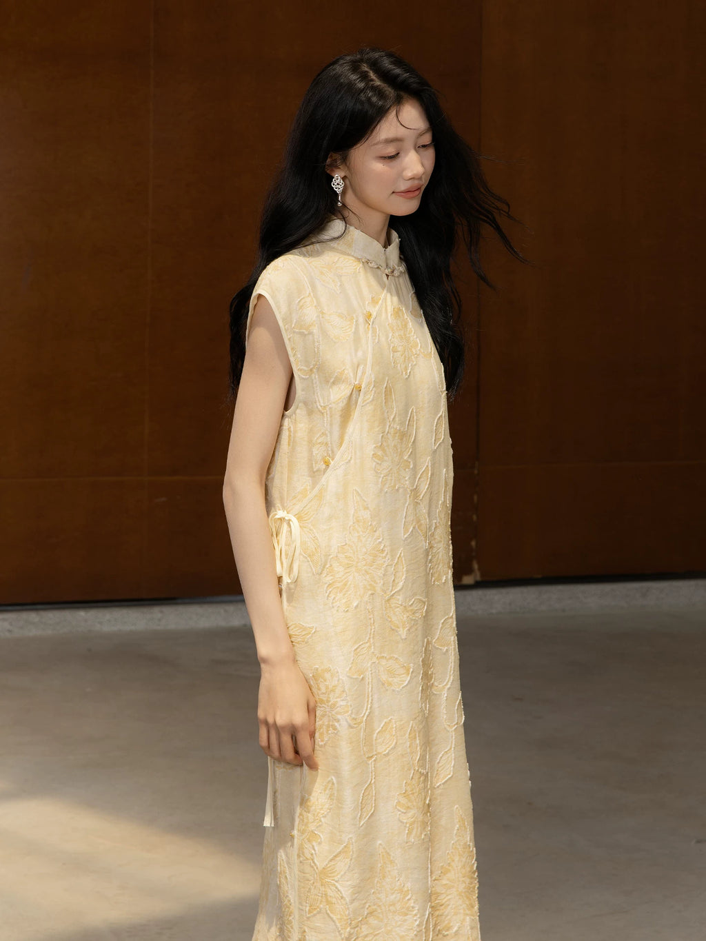 Side view of floral textured Mandarin collar midi dress with relaxed silhouette