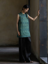 Elegant emerald Gambiered Silk jacquard sleeveless top crafted from 100% mulberry silk.