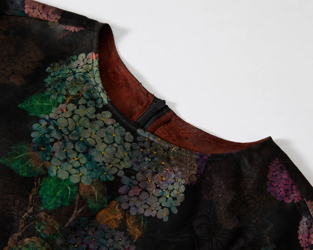 Close-up of the round neckline, concealed back zipper and hydrangea print.