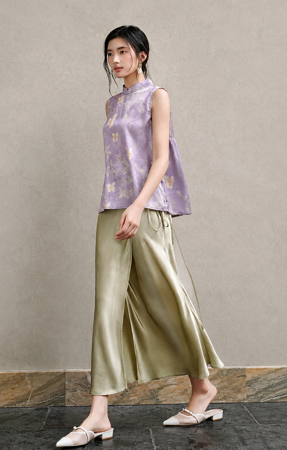 Side view of Gambiered Silk lavender Mandarin-collar vest styled with flowing trousers
