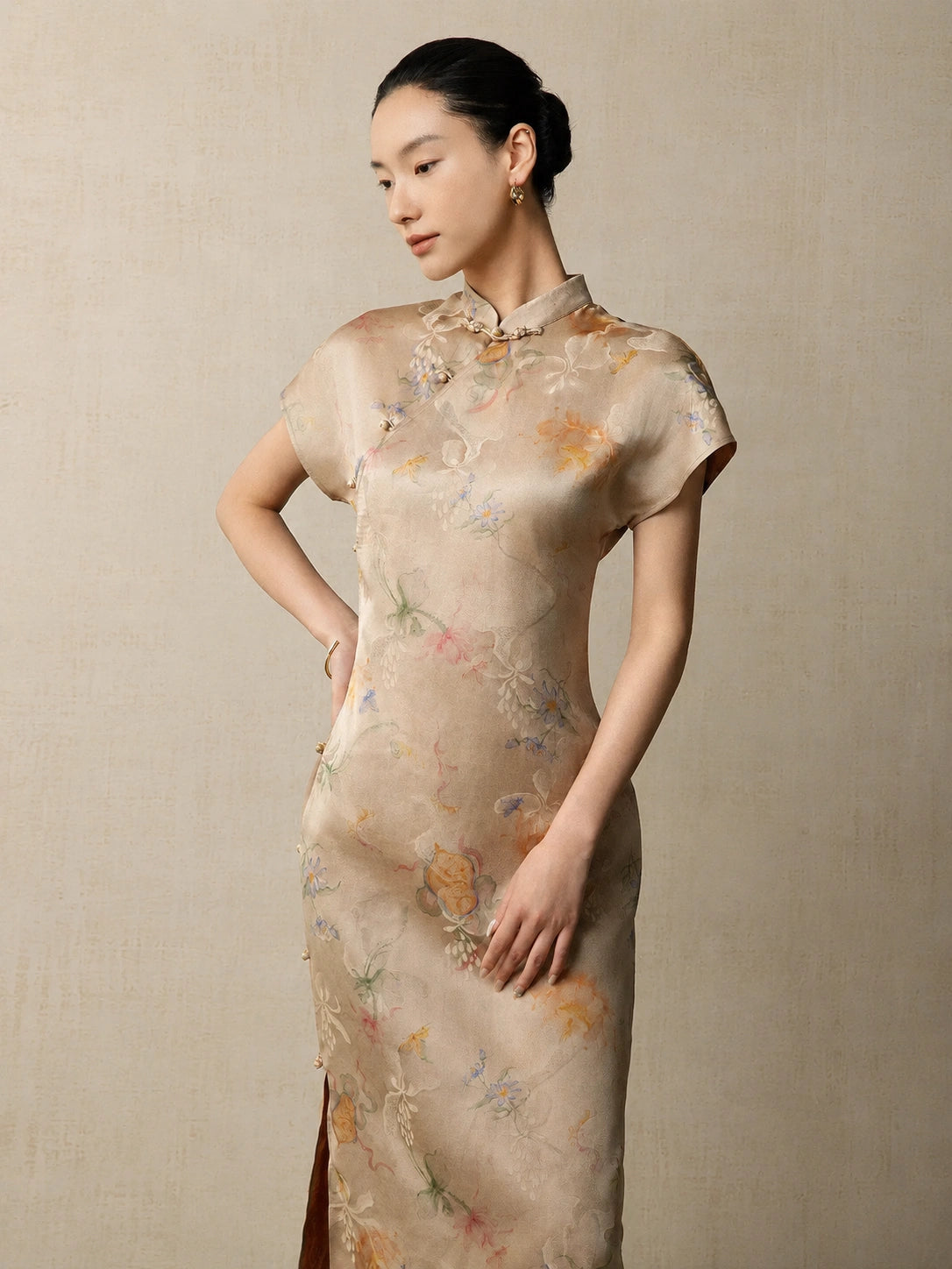 Gambiered Silk women's mulberry silk floral cheongsam dress front view
