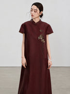 Close front view of the Xiangyunsha texture, stand collar and floral embellishment