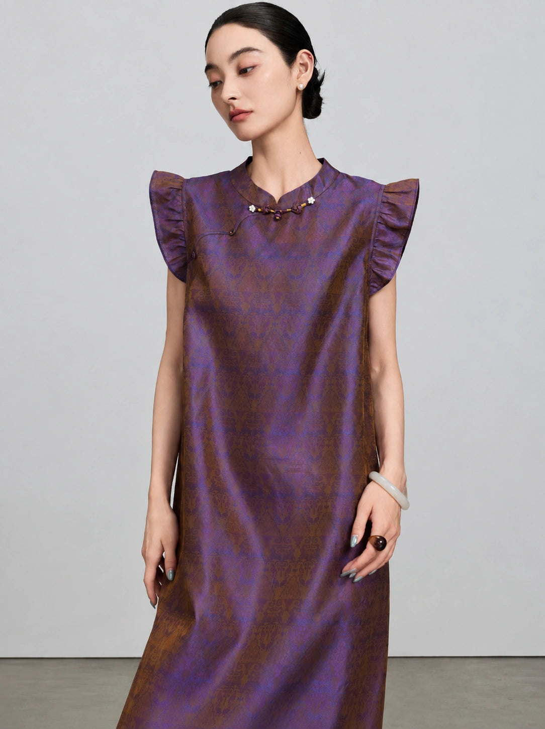 Front detail of the Mandarin collar and decorative knotted closure on the mulberry silk qipao dress.