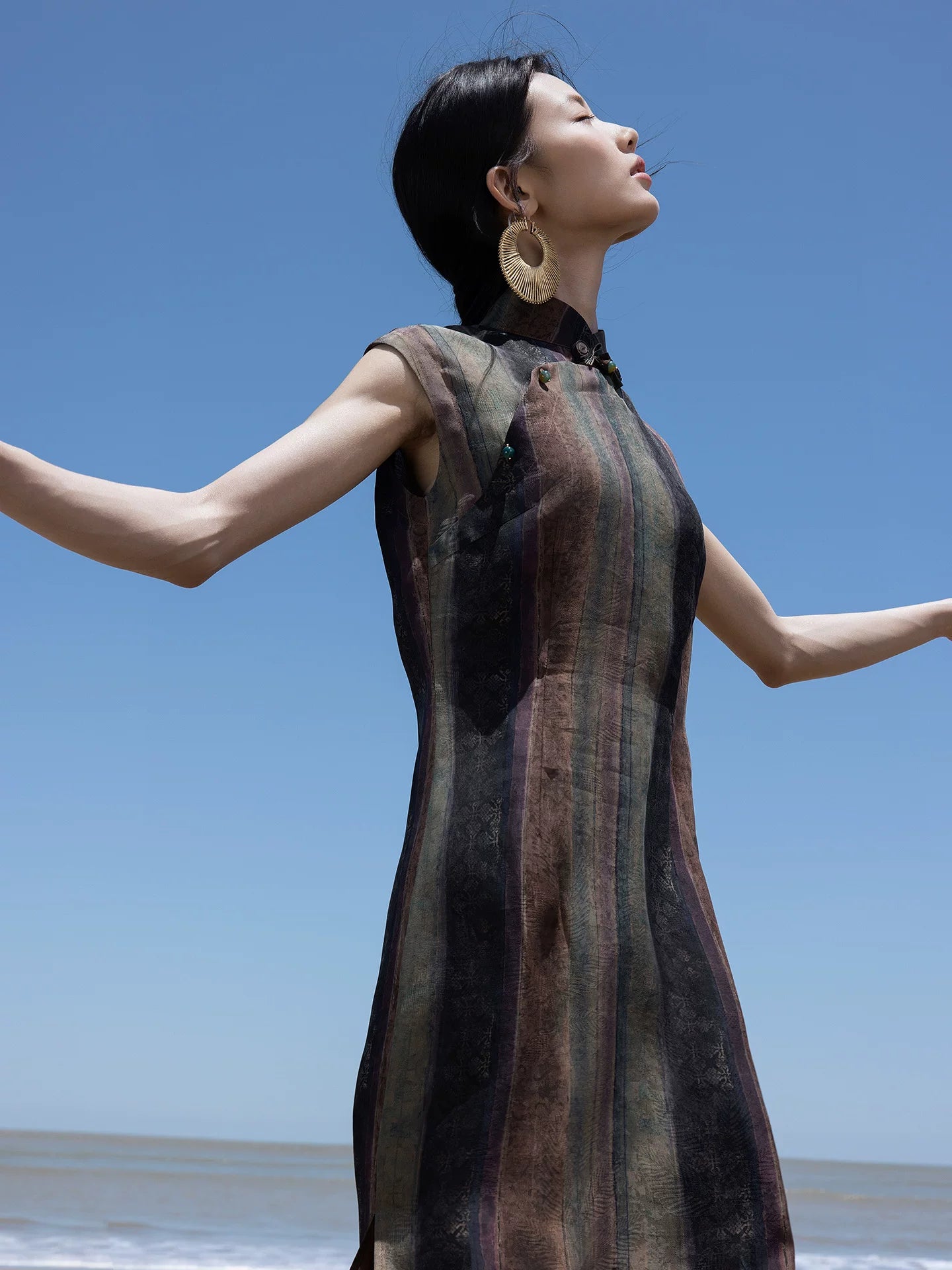 Close-up of a sleeveless Mulberry Silk Mandarin collar dress with artistic stripe pattern