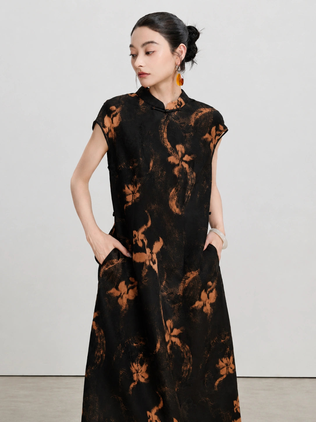 Model displaying the side pockets and flowing shape of the Xiangyunsha Hua Luo dress