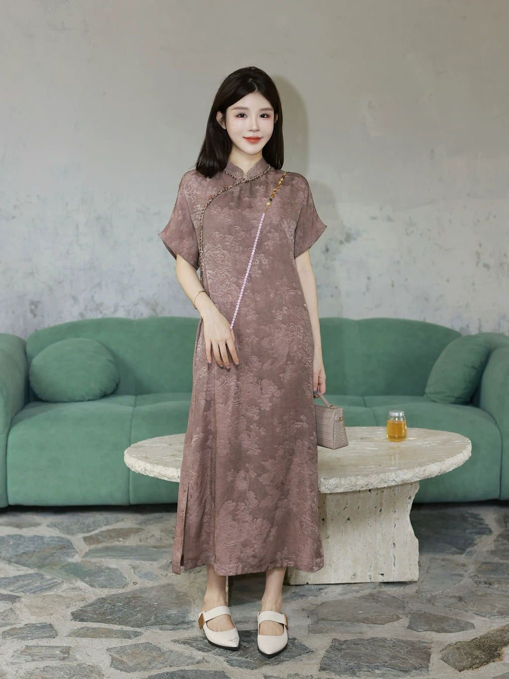 Model wearing a mauve Sanjing Jiaoluo new Chinese dress with a stand collar and relaxed H-line silhouette