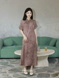 Model wearing a mauve Sanjing Jiaoluo new Chinese dress with a stand collar and relaxed H-line silhouette
