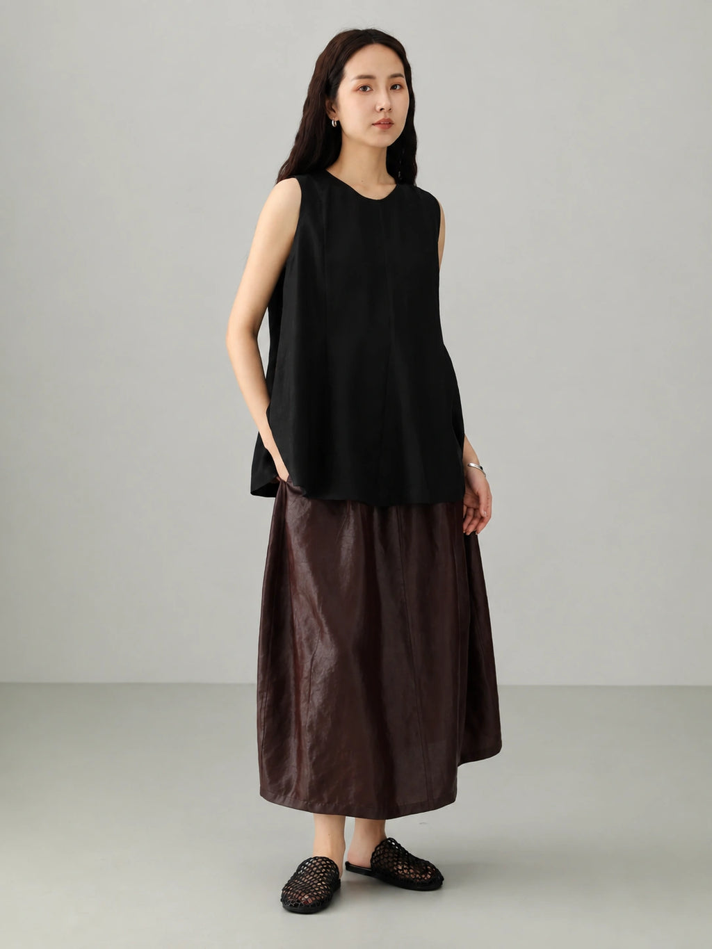Women's ink black Xiangyunsha mulberry silk sleeveless top featuring elegant drape and relaxed oriental silhouette